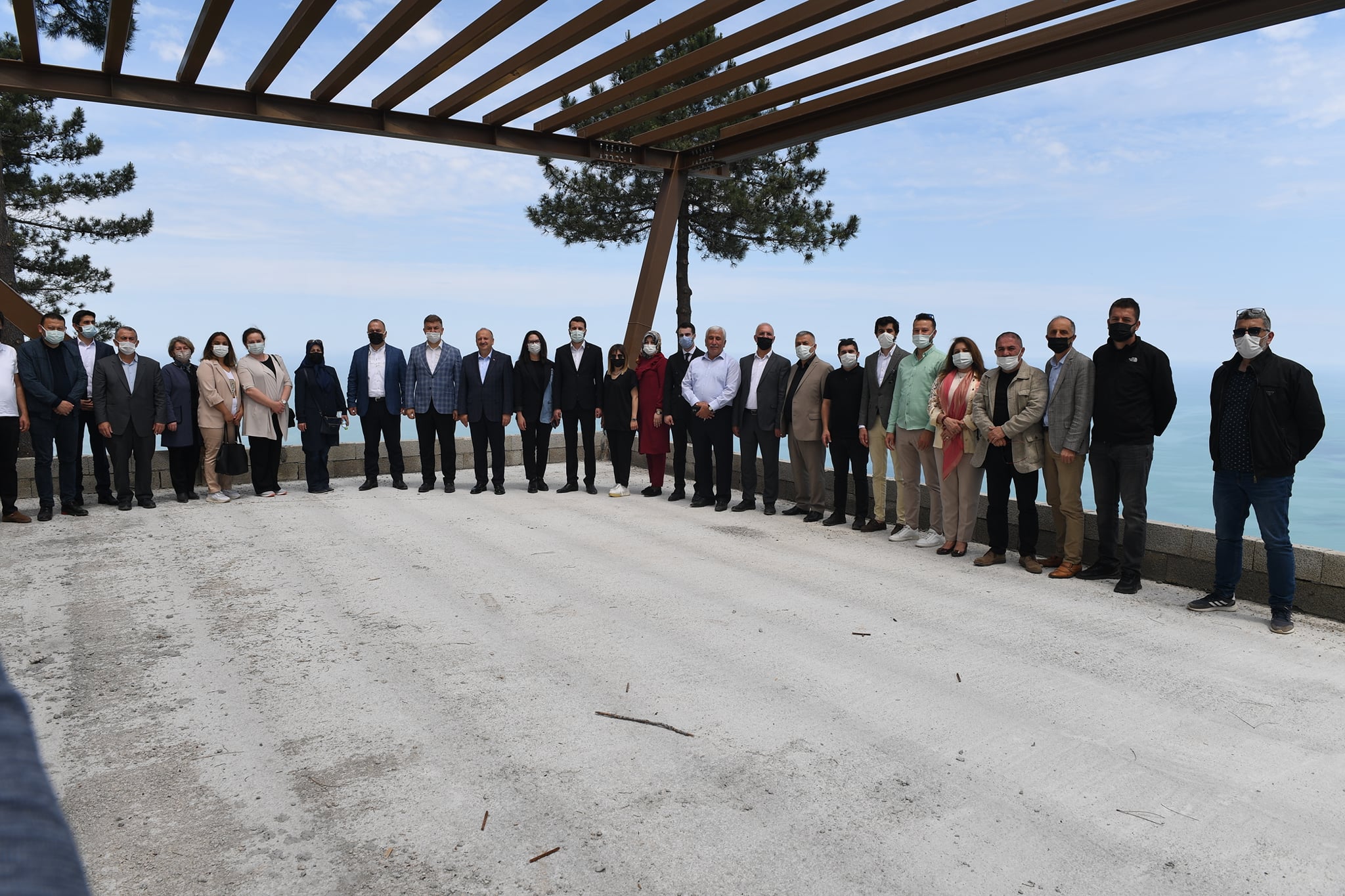 Sosyal tesislerdeki asıl amacın para kazanmak olmadığına işaret eden Başkan