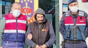 Ulubey’de hakkında 45 suçtan arama kararı bulunan kişi yakalandı. Alınan