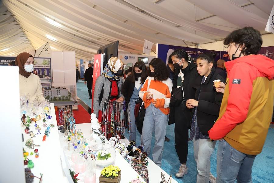 &nbsp; Ankara Başkent Millet Bahçesinde gençler için düzenlenen Tam Bana