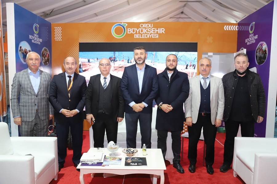 Büyükşehir Standlarını Siyasi İsimler de Ziyaret Etti BUYUKSEHIRIN STANTLARINA GENCLERIN YANI SIRA SIYASI ISIMLERDE ILGI GOSTERDI 5