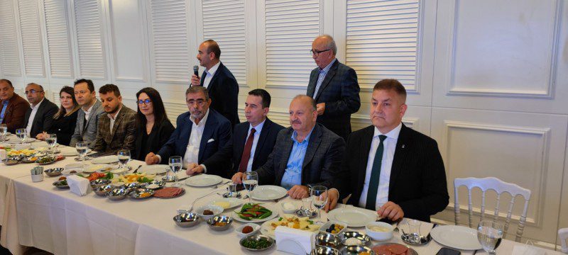 BAŞKAN TAVLI, İSTANBUL’DA İŞİNSANLARI VE BÜROKRATLARLA BULUŞTU IS INSANI TAVLI 4