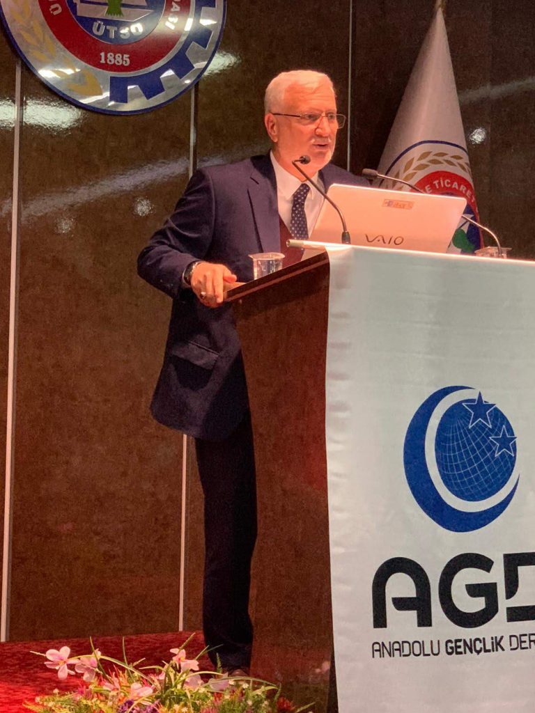 M. HASAN ÖZ’DEN ''İNSAN DENEN MUHTEŞEM'' KONULU KONFERANSI M. HASAN OZ KONFERANS 1