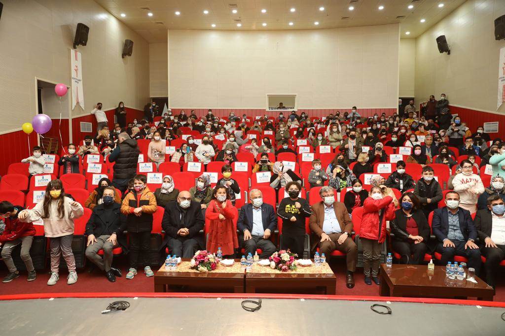 DÜNYA ÇOCUK HAKLARI GÜNÜNE RENKLİ KUTLAMA cocuk 1