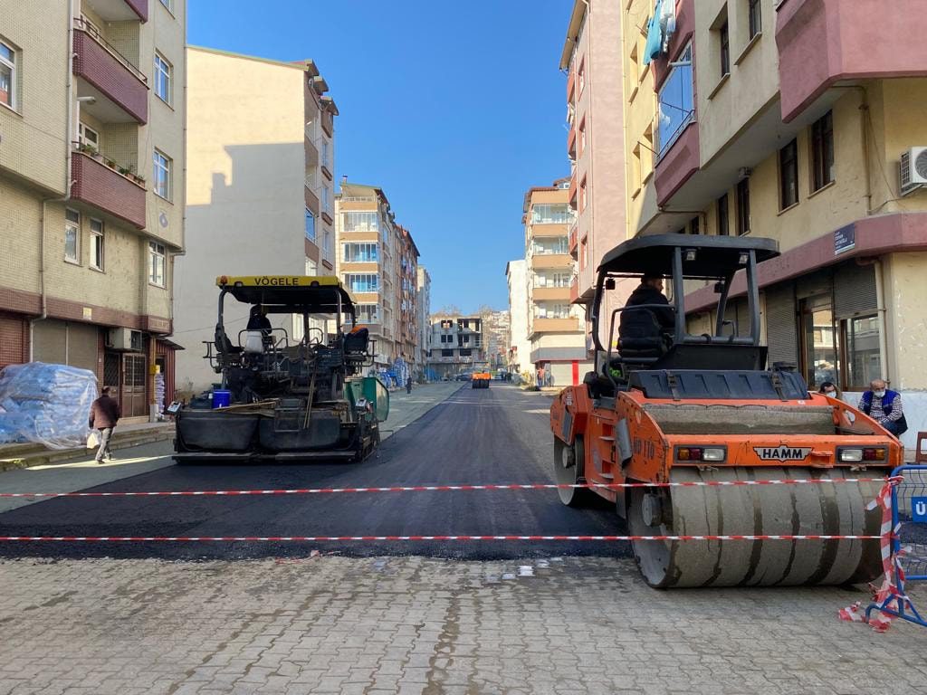 ÜNYE’DE YOL YATIRIMLARI HIZ KAZANDI Ünye Belediyesi tarafından geçtiğimiz aylarda