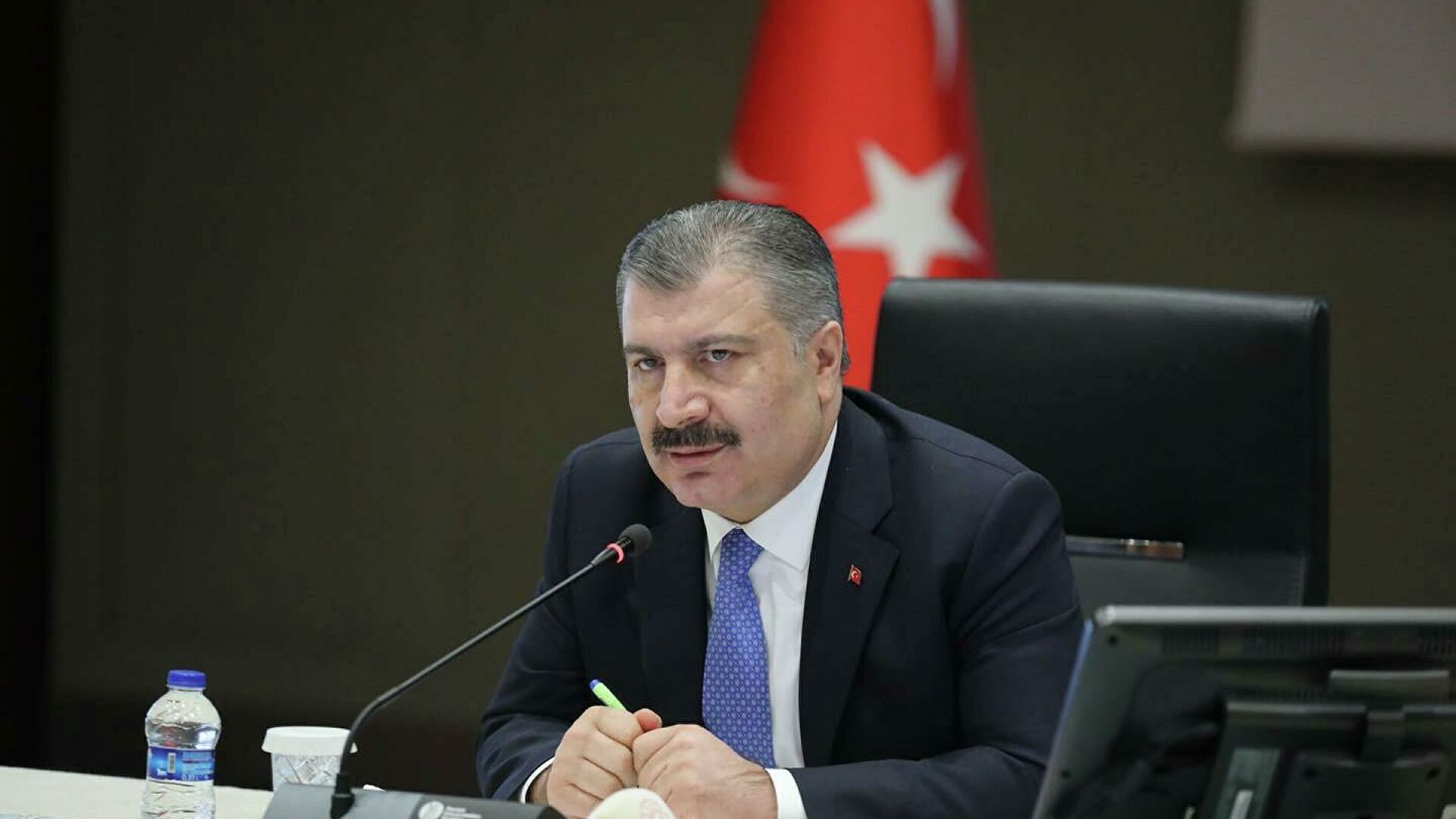 Sağlık Bakanı Fahrettin Koca, Omicron varyantı konusunda vatandaşları uyardı. Yaptığı