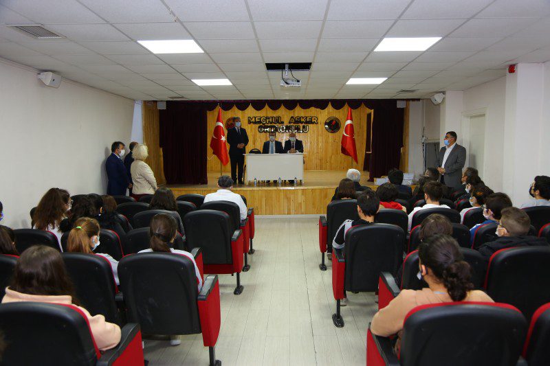 ÜNYE BELEDİYESİ’NDEN ÖĞRENCİLERE KİTAP DESTEĞİ BLD02fab16122021