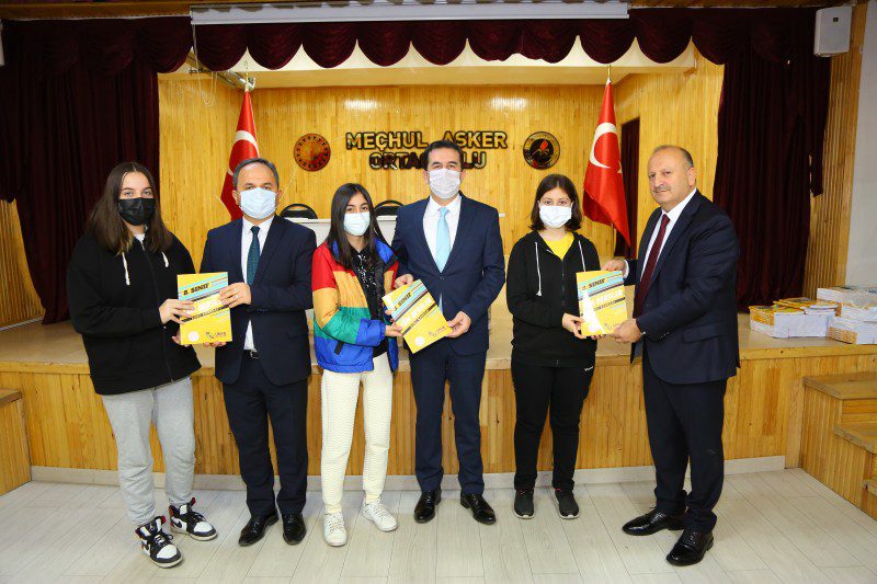 ÜNYE BELEDİYESİ’NDEN ÖĞRENCİLERE KİTAP DESTEĞİ BLD1515916122021