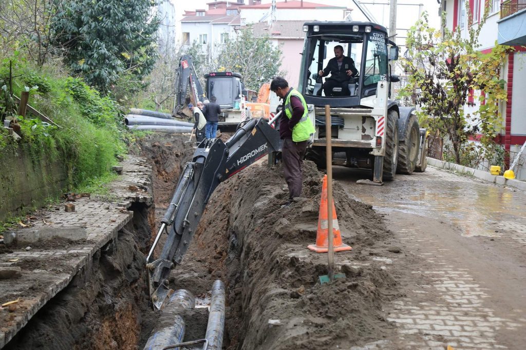 ÜNYE’DE İÇME SUYU ŞEBEKE HATLARI YENİLENİYOR UNYEDE ICME SUYU SEBEKE HATLARI YENILENIYOR 3