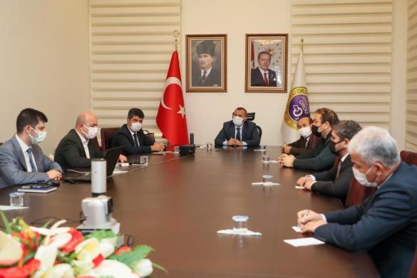 Vali Sonel, “Bireysel Tedbirleri İhmal Etmeyelim” VALINPANDEMI1