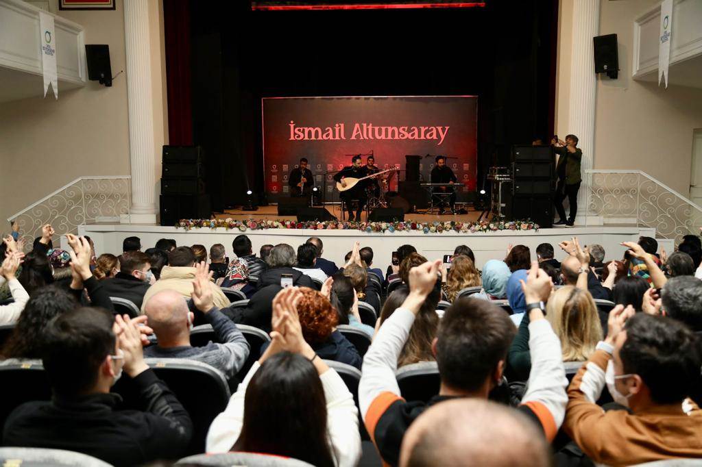 İSMAİL ALTUNSARAY’DAN MEST EDEN KONSER c3f2f7af e62b 49c6 8def 4b9240fb0ded ISMAIL ALTUNSARAYDAN MEST EDEN KONSER 7