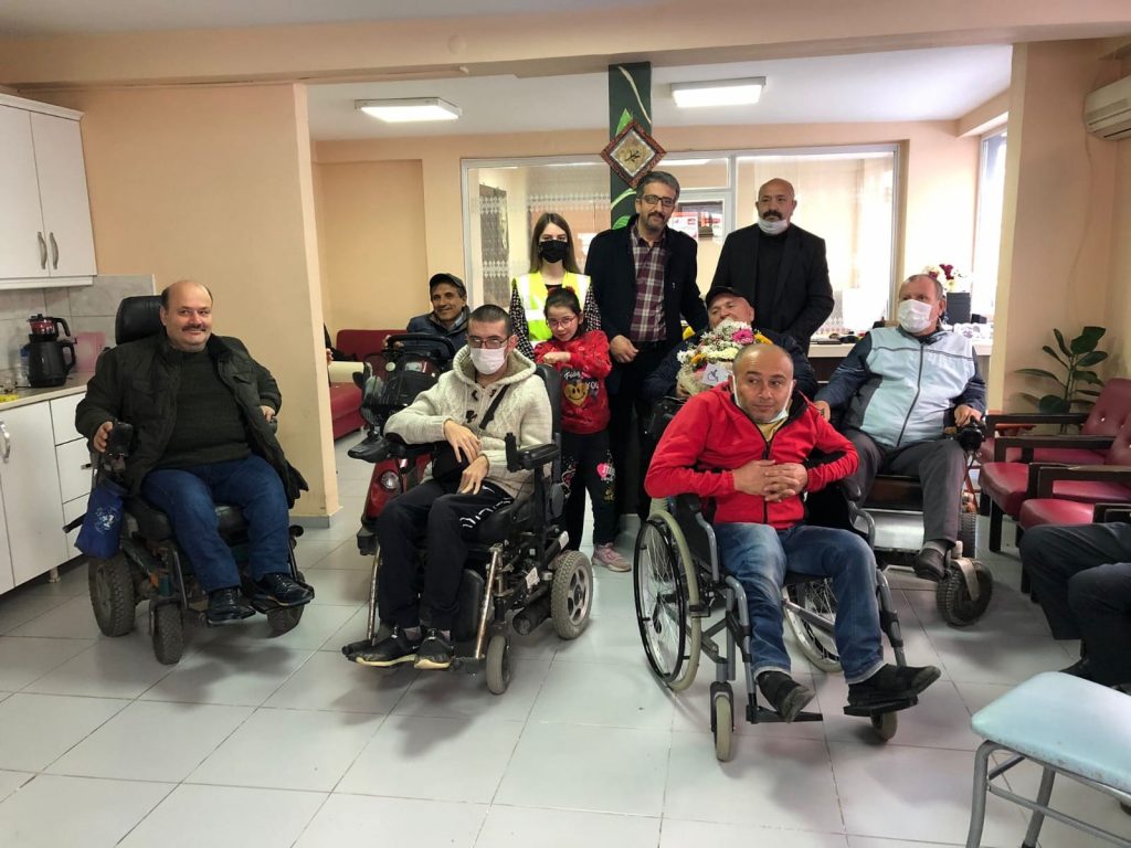 Büyükşehirden Engelli Vatandaşlara Tekerlekli Sandalye Desteği engelli h2