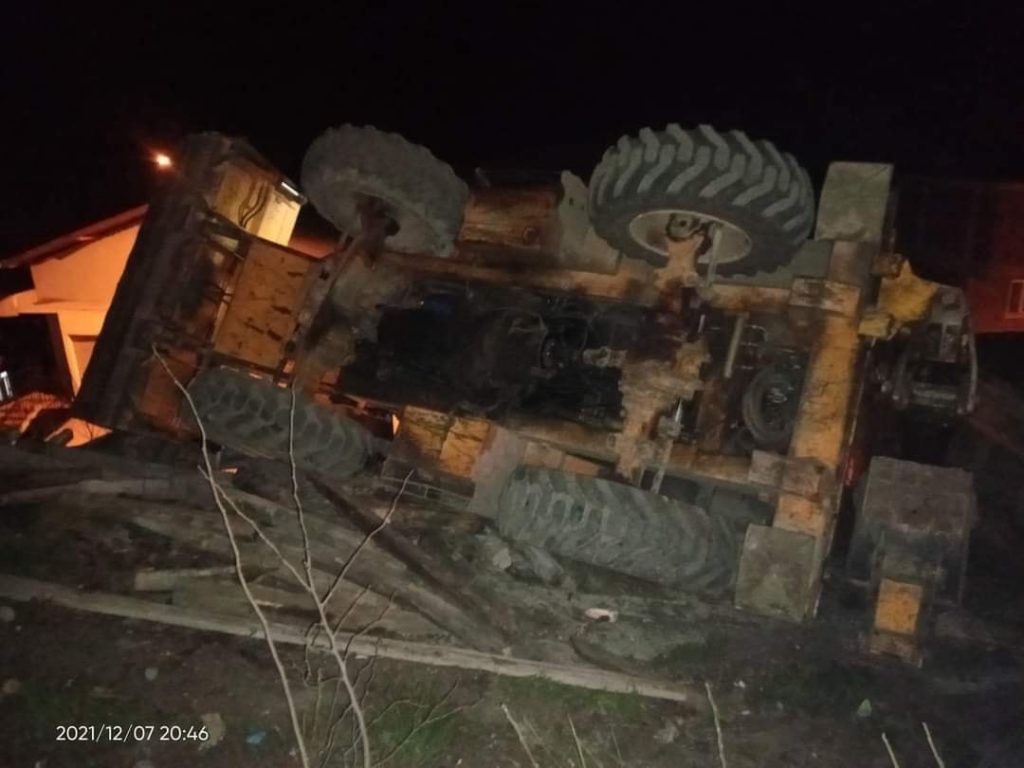 Korgan'da İş Makinesi Kaza Yaptı jcb3