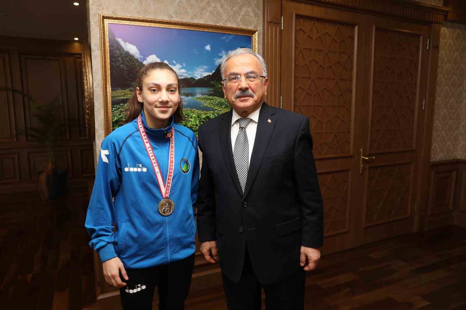 Ordu Büyükşehir Belediye Spor Kulübü boks branşı sporcusu Gamze Soğuksu