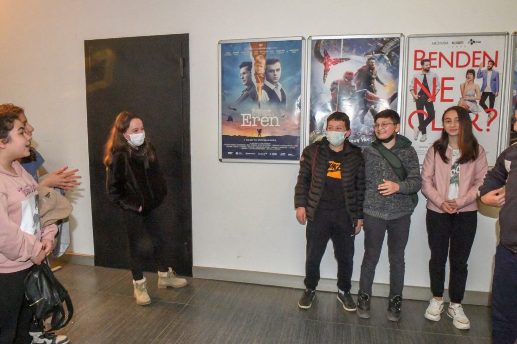 ÜNYE BELEDİYESİ ÖĞRENCİLERİ ''KESİŞME- EREN BÜLBÜL'' FİLMİNE GÖTÜRDÜ UNYE BELEDIYESI EREN3