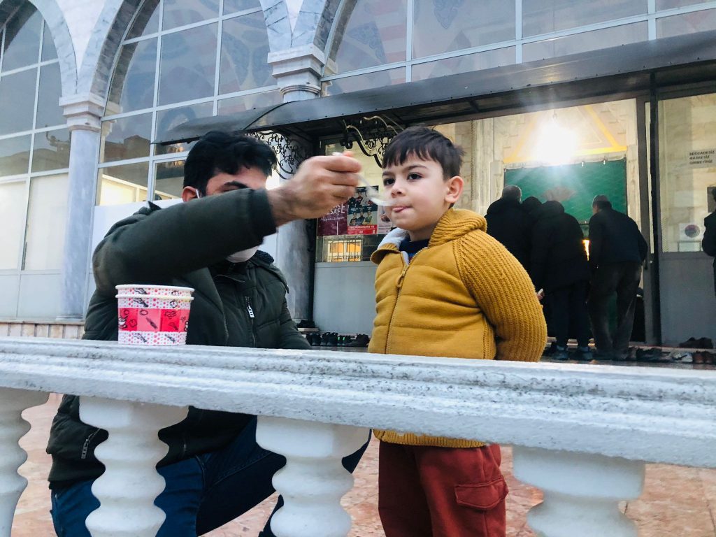 ''AİLECE CAMİDE,MİLLETÇE DUADAYIZ'' SABAH NAMAZINDA CAMİLER DOLDU TAŞTI corba1