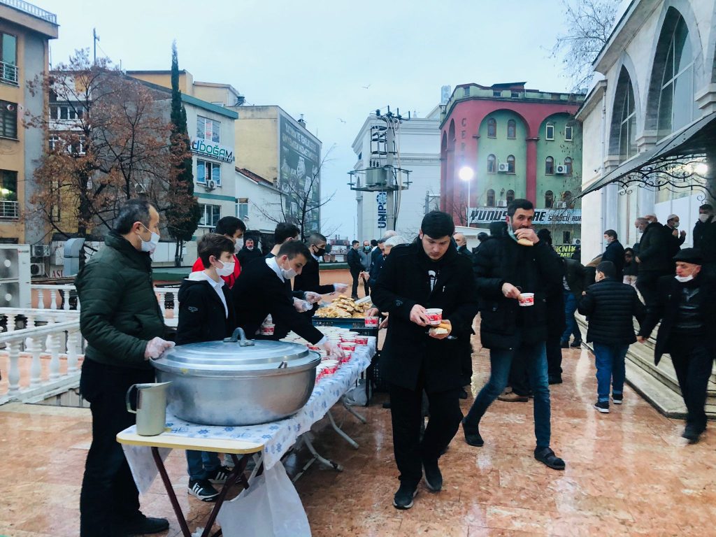 ''AİLECE CAMİDE,MİLLETÇE DUADAYIZ'' SABAH NAMAZINDA CAMİLER DOLDU TAŞTI corba2