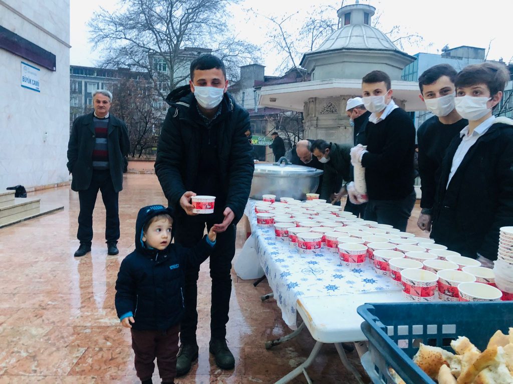 ''AİLECE CAMİDE,MİLLETÇE DUADAYIZ'' SABAH NAMAZINDA CAMİLER DOLDU TAŞTI corba3