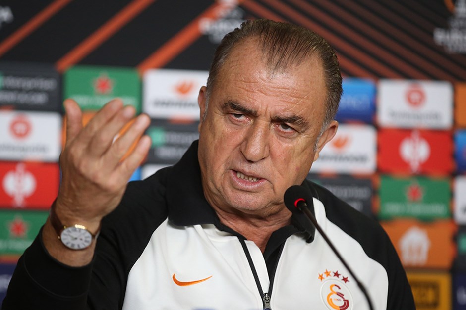 Galatasaray'da teknik direktör Fatih Terim ile yollar ayrıldı.
