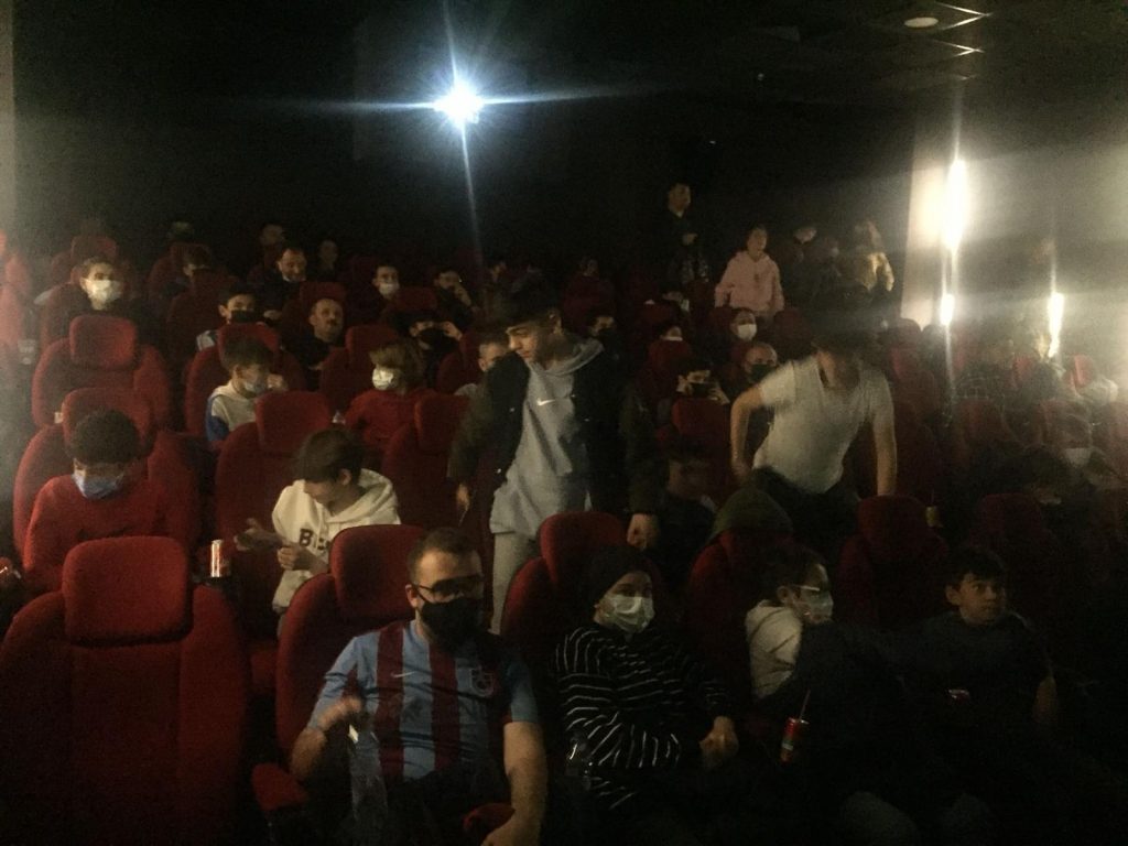 ÜNYE FUTBOL KULÜBÜ "KESİŞME: İYİ Kİ VARSIN EREN" FİLMİNİ İSTEDİ eren ufk3