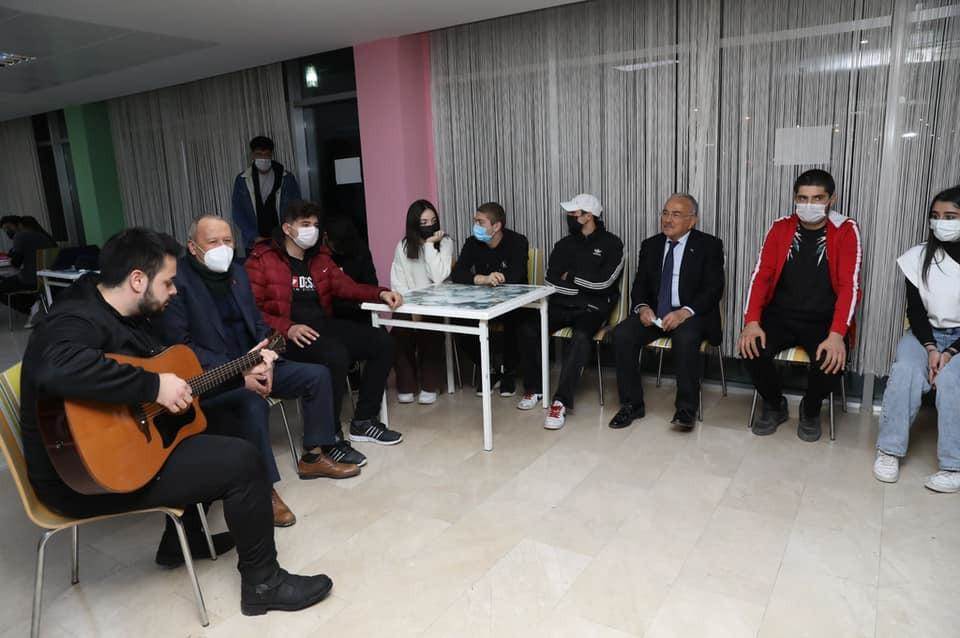 Her platformda gençlerin sesine kulak veren Ordu Büyükşehir Belediye Başkanı