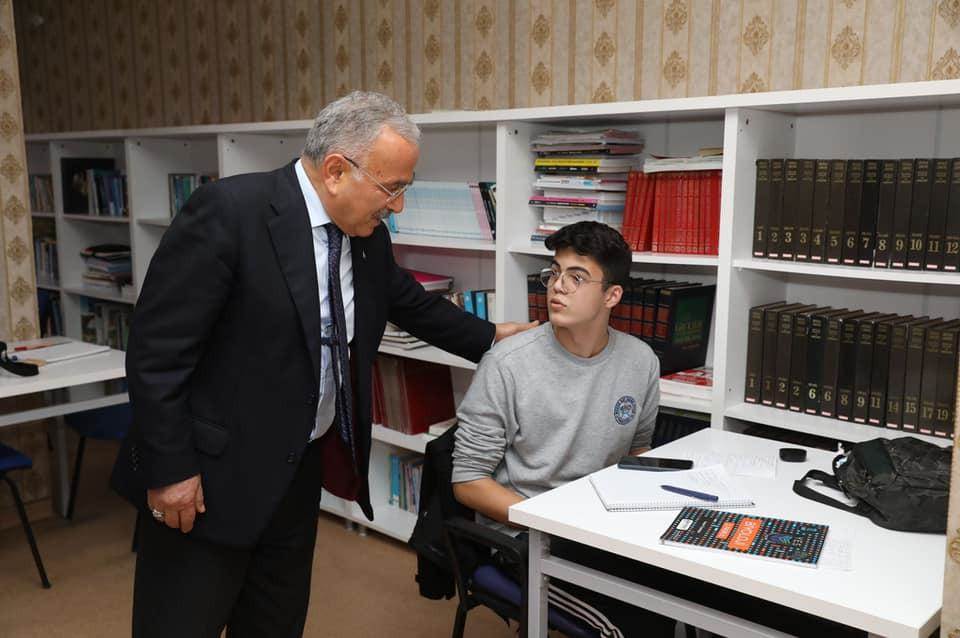 BAŞKAN GÜLER GENÇLİK MERKEZİ’NDE guler3