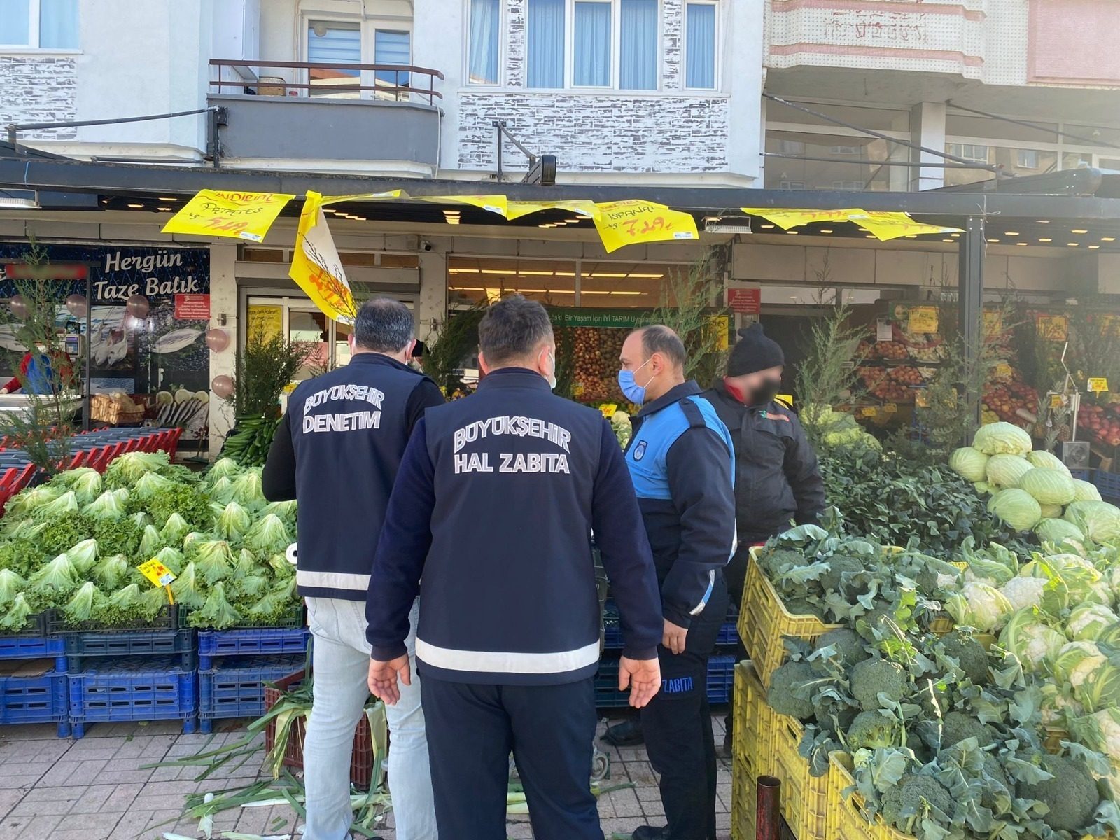 Ordu Büyükşehir Belediyesi Toptancı Halleri Şube Müdürlüğüne bağlı ekipler, halkın
