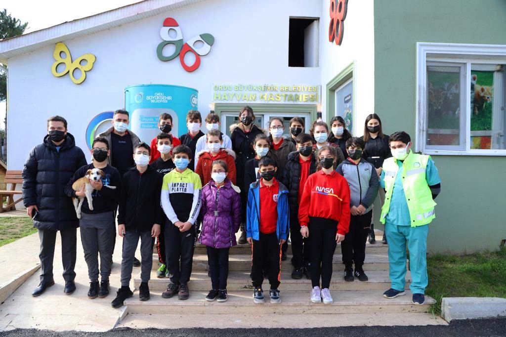 ÖĞRENCİLER CAN DOSTLARLA KEYİFLİ VAKİT GEÇİRDİ ogrenci2