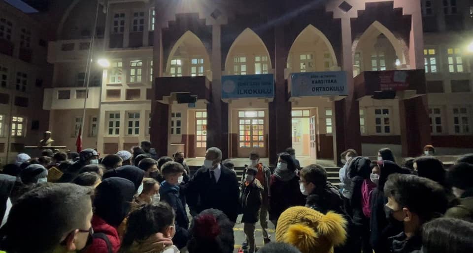 VALİ SONEL ''EZBER BOZMADI'' okul5