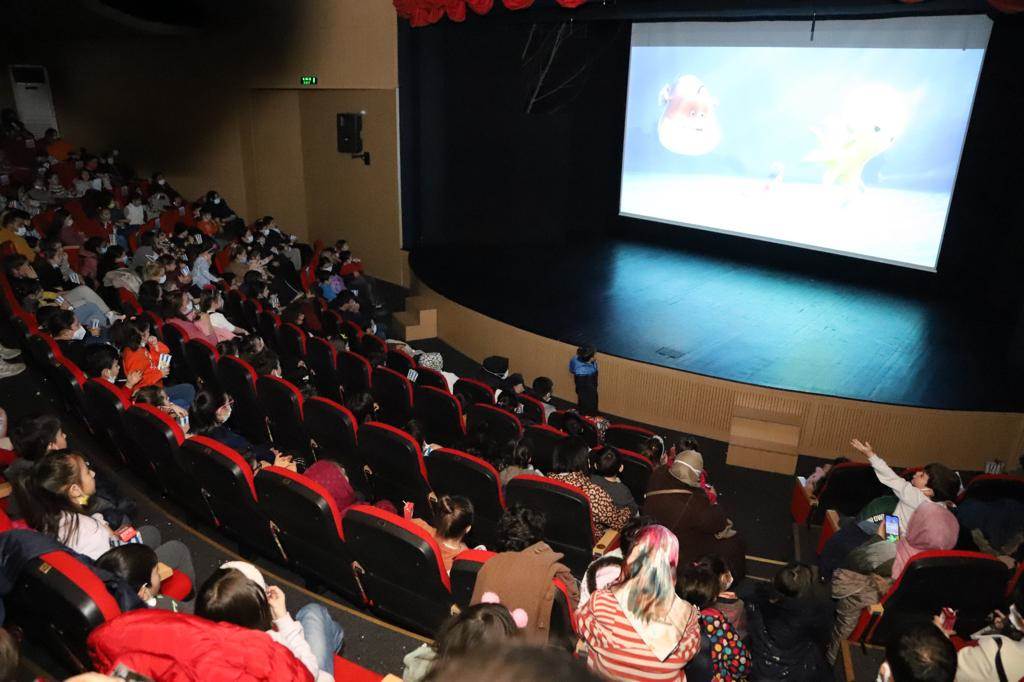BÜYÜKŞEHİR BELEDİYESİ KÜLTÜR SANAT ETKİNLİKLERİNDE ÇOCUKLARI UNUTMUYOR sinema