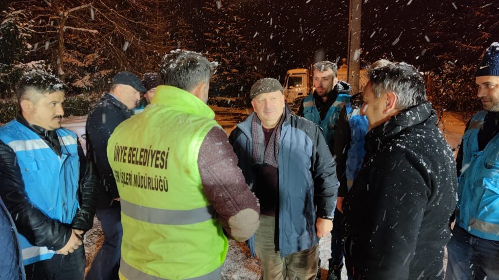 ÜNYE’DE KARLA ETKİLİ MÜCADELE! unye2