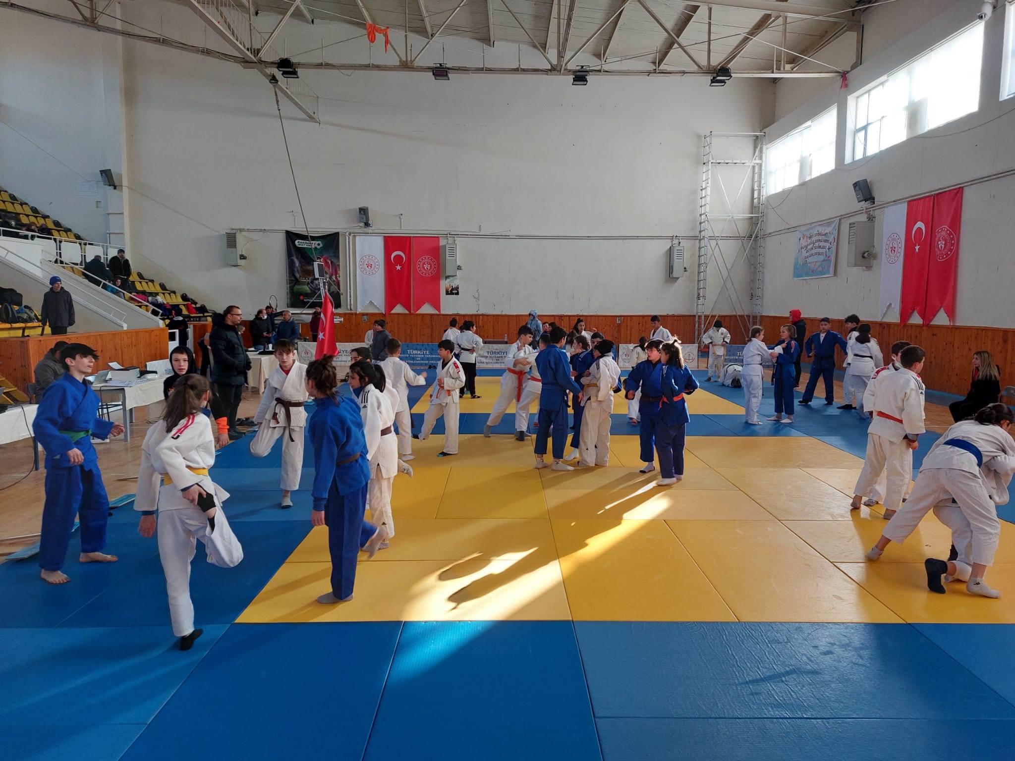 Bayburt’ta gerçekleştirilen Okul Sporları Yıldızlar Judo Grup Müsabakalarına Ordu Büyükşehir