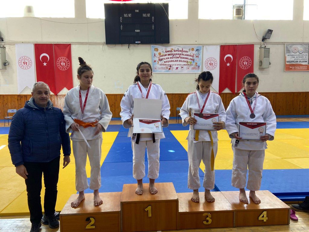 BÜYÜKŞEHİR TURNUVAYA DAMGA VURDU TUR1