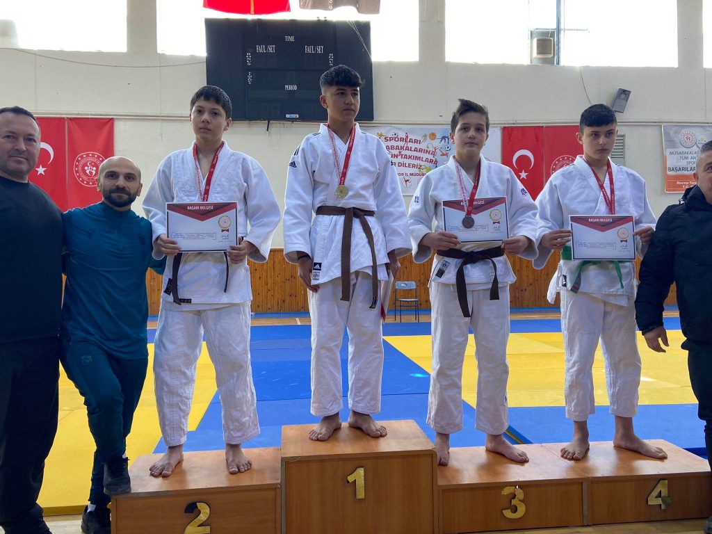BÜYÜKŞEHİR TURNUVAYA DAMGA VURDU TUR3