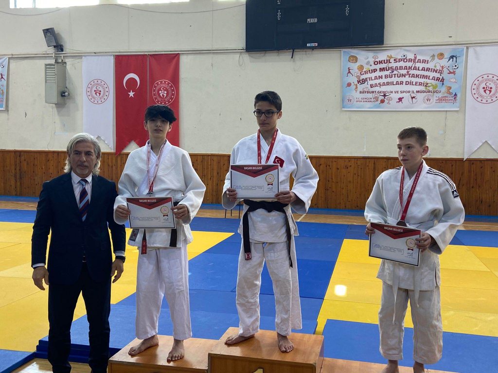 BÜYÜKŞEHİR TURNUVAYA DAMGA VURDU TUR4