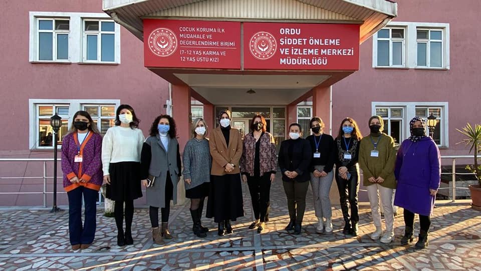 Başta şehit ailelerimizi, yetim ve öksüz çocuklarımızı, engeli olan ailelerimizi