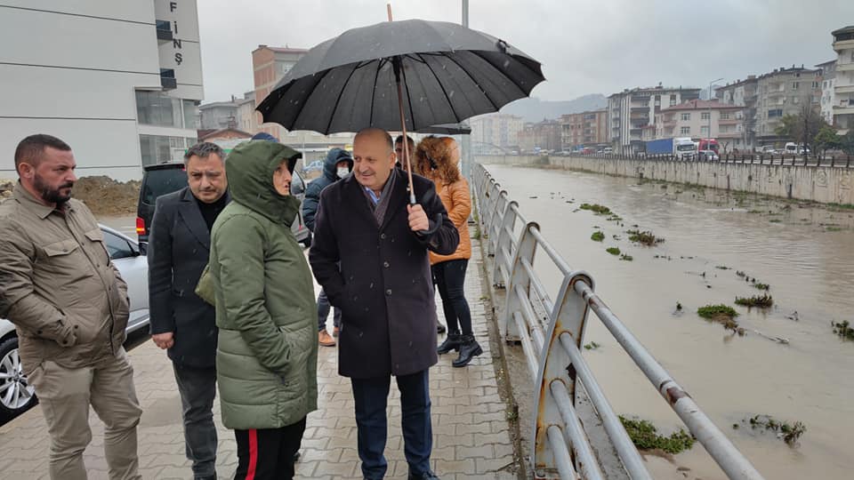 ÜNYE BELEDİYESİ'NDEN DERELERDE TAŞKIN ÖNLEME ÇALIŞMALARI dere3