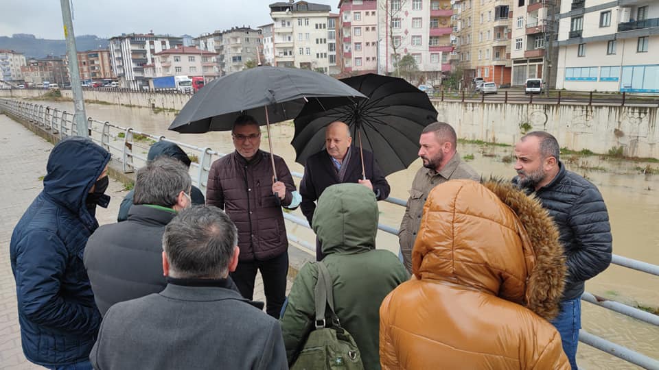 ÜNYE BELEDİYESİ'NDEN DERELERDE TAŞKIN ÖNLEME ÇALIŞMALARI dere5