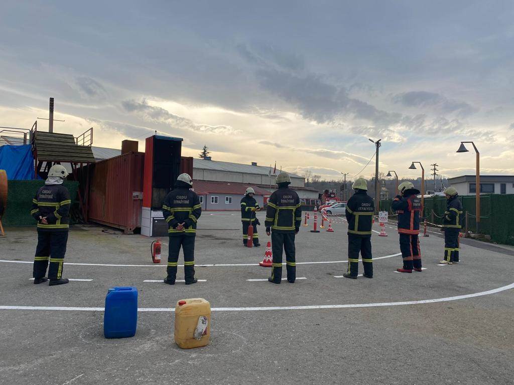 İTFAİYEDEN GÖNÜLLÜ ARAMA KURTARMA EKİBİNE EĞİTİM itfa1