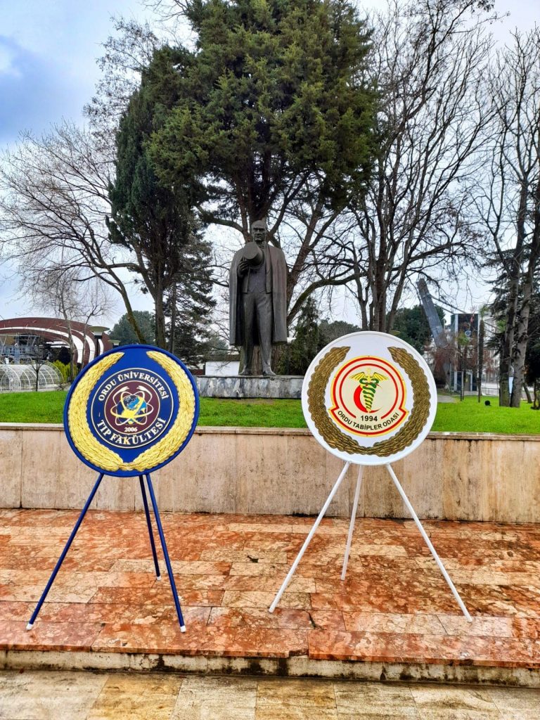 14 Mart Tıp Bayramı nedeniyle Atatürk anıtında çelenk sunma töreni düzenlendi. ALI3