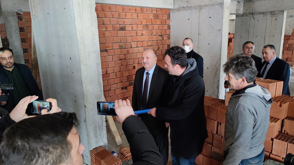 BELEDİYE İŞ MERKEZİ HIZLA YÜKSELİYOR bel2