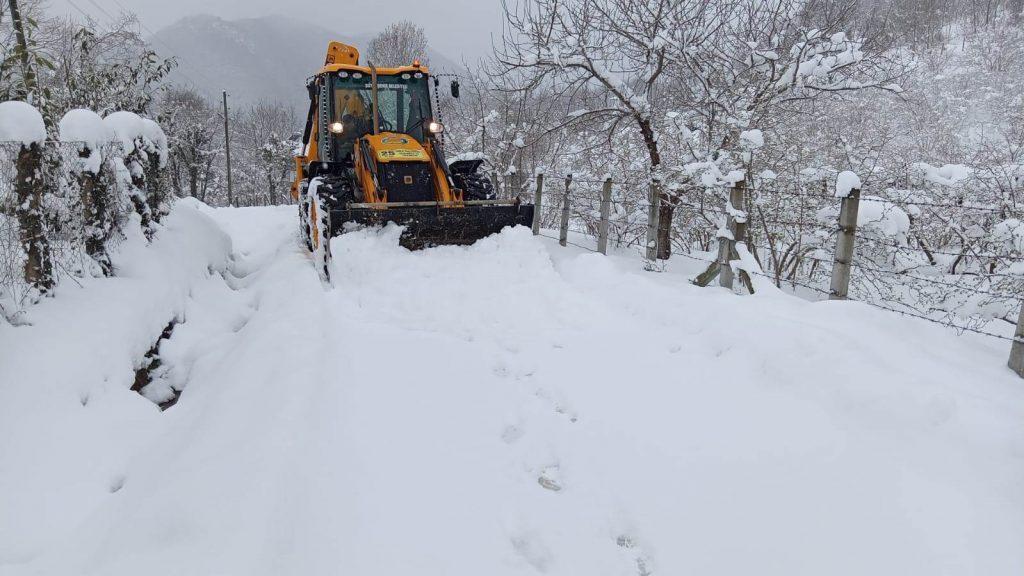 ORDU’DA KAR KALINLIĞI 2,5 METREYİ GEÇTİ met2