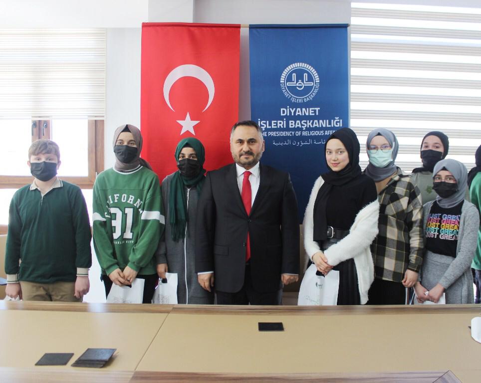 ÜNYE MÜFTÜLÜĞÜ YARIŞMADA DERECEYE GİREN ÖĞRENCİLERİ ÖDÜLLENDİRDİ muf 1