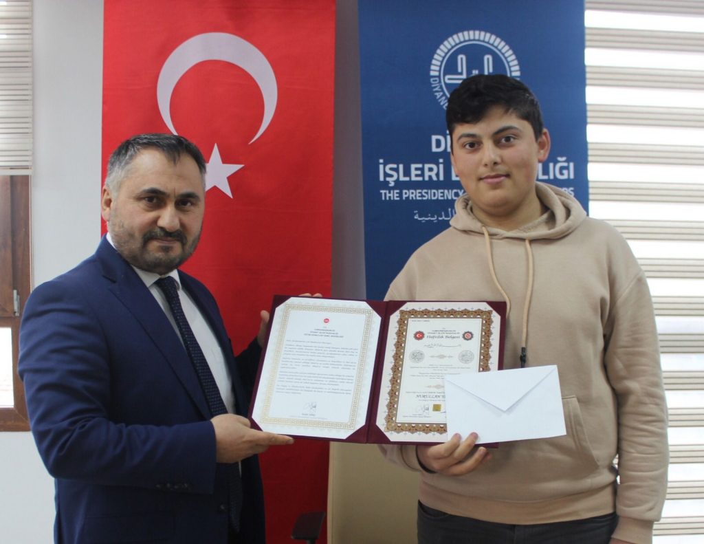 Öğrencilerimiz Hafızlık sınavında başarılı oldular odul1 1