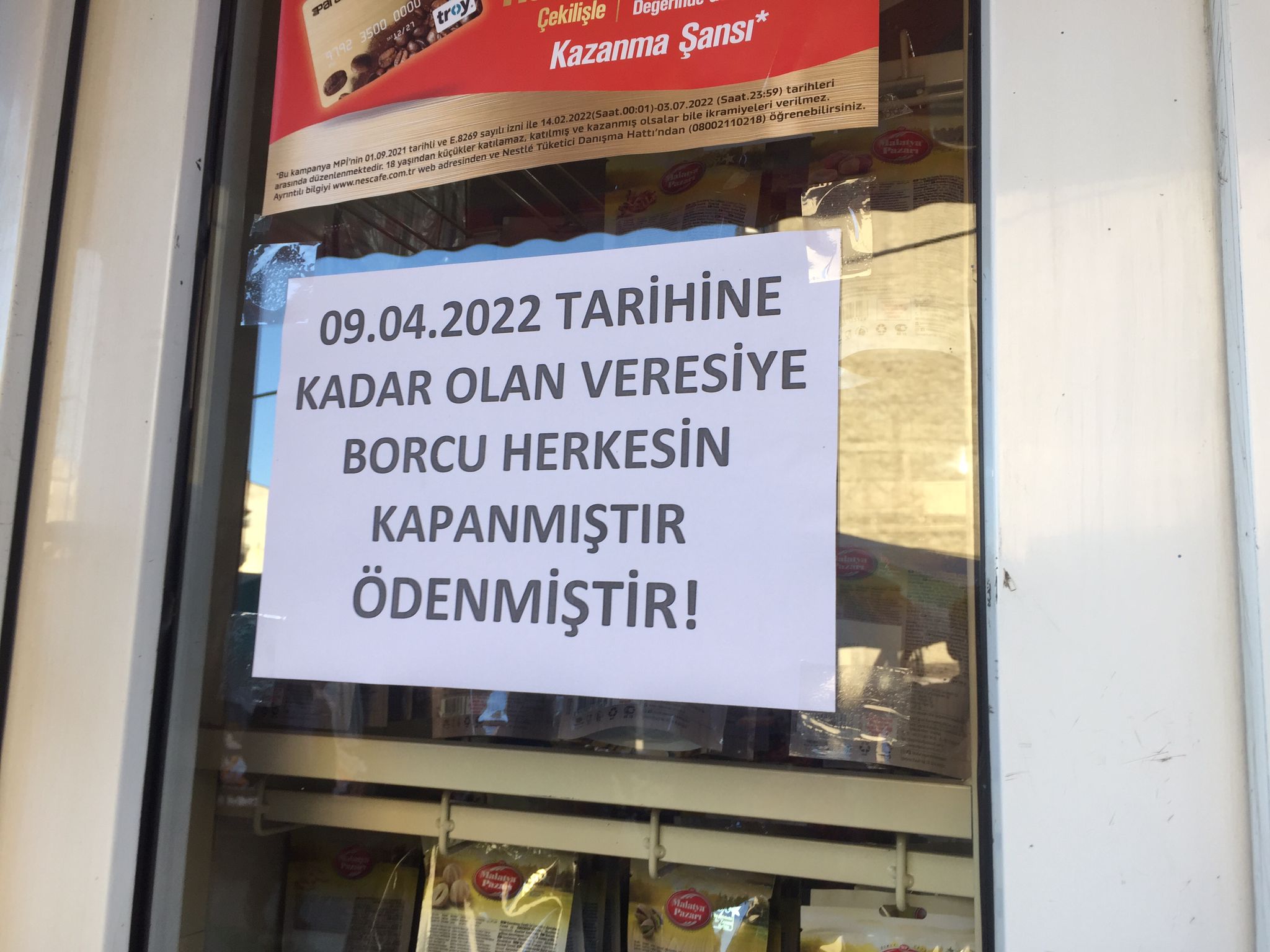 ÜNYE'DE BİR HAYIRSEVER BAKKALLARA BORCU OLANLARIN BORCUNU ÖDEDİ