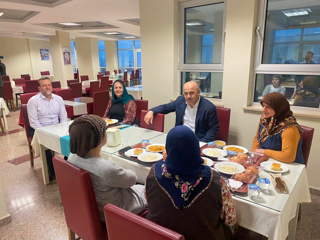 Dr. Mustafa Kasapoğlu iftarı Ünye Devlet hastanesinde yaptı. KASAP1