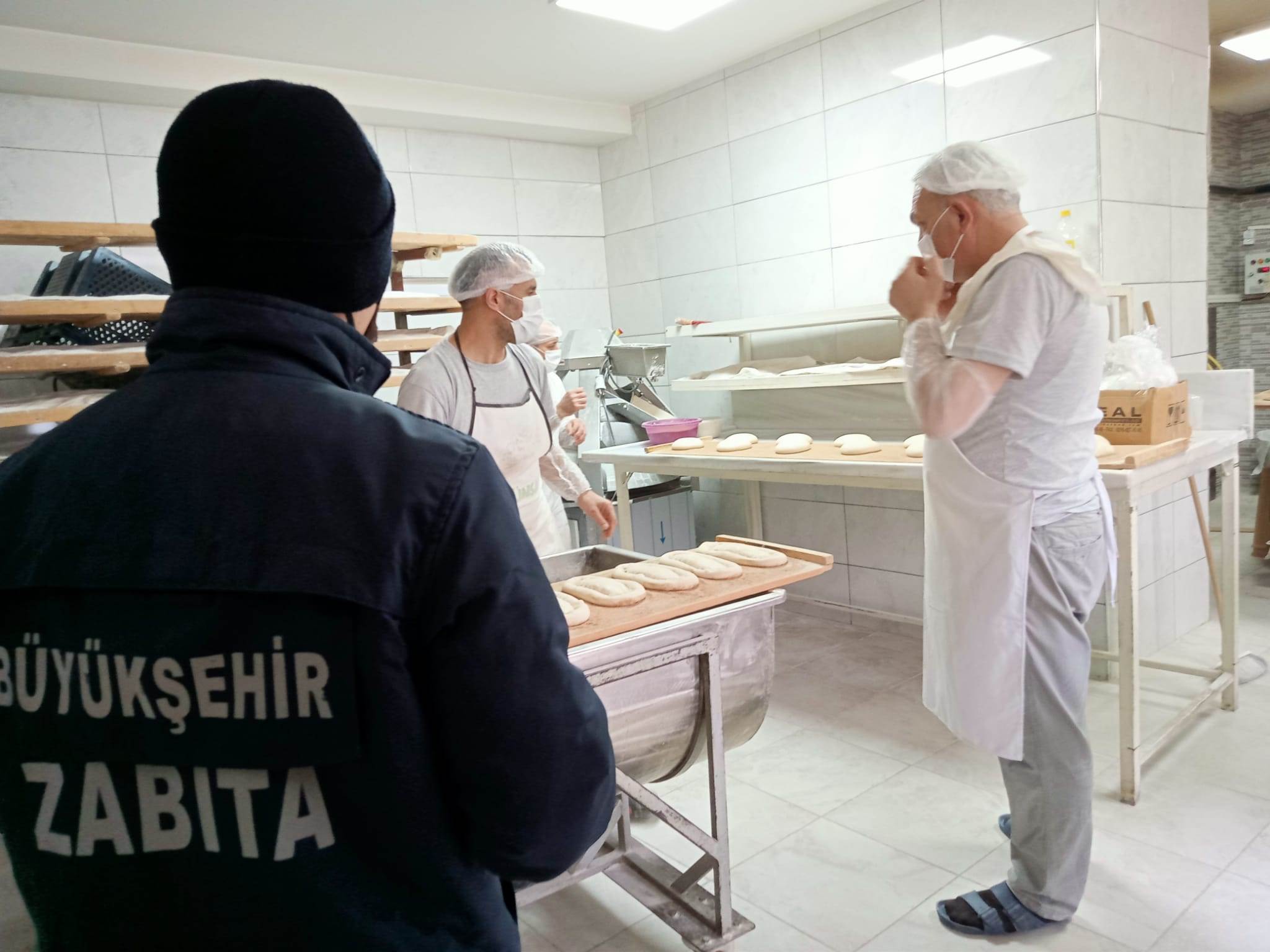 19 ilçede sürdürülen denetimlerde Ramazan pidelerinde gramaj, iş yerlerinde de