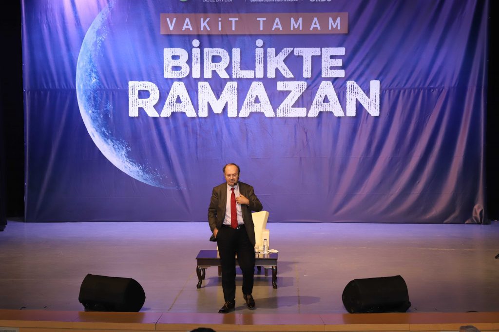 GAZETECİ YAZAR YUSUF KAPLAN ORDULULAR İLE BULUŞTU gazete1