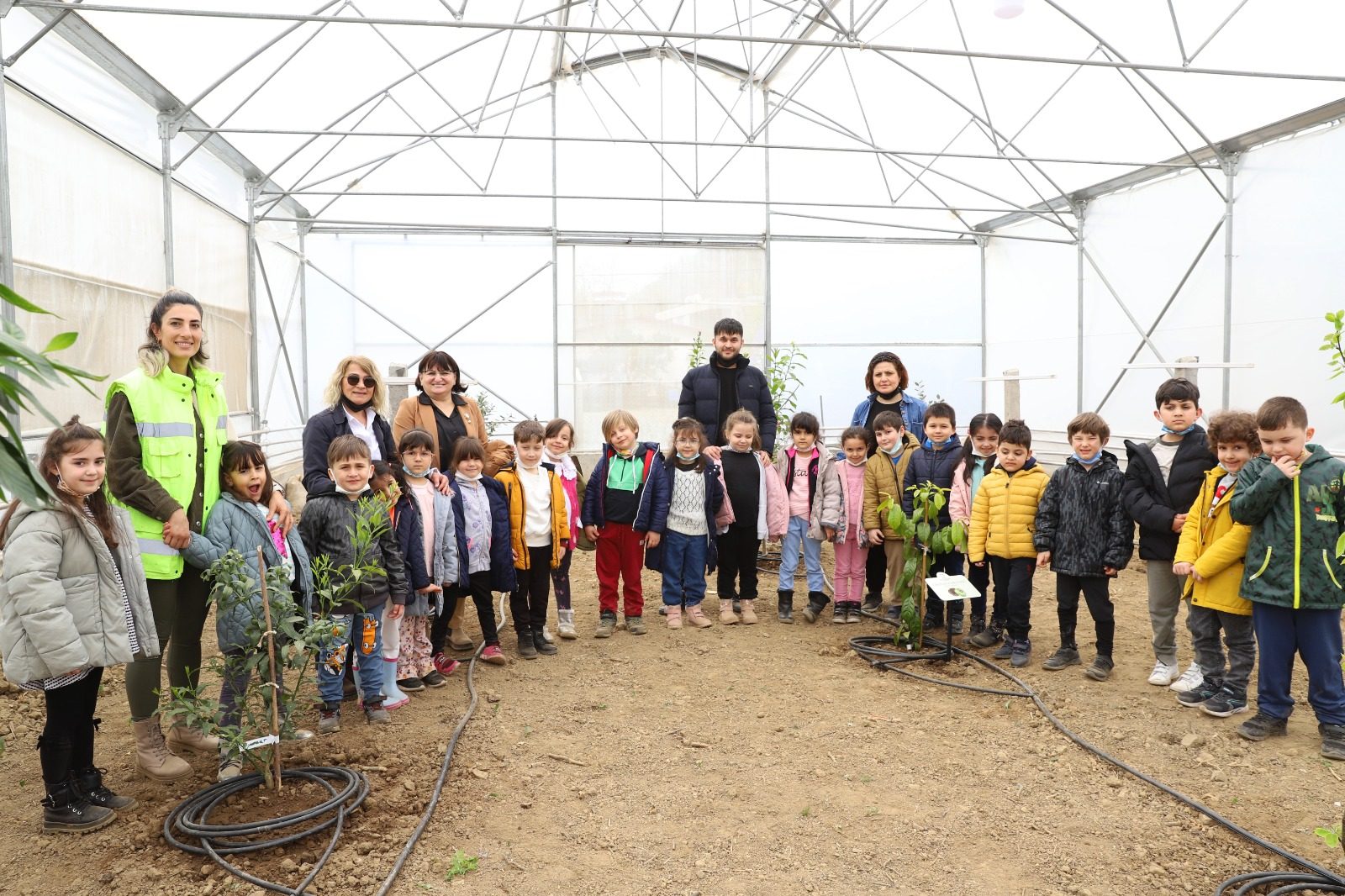 Ordu’da 11 okul bahçesine kurduğu seralarla öğrencilerin tarımla iç içe