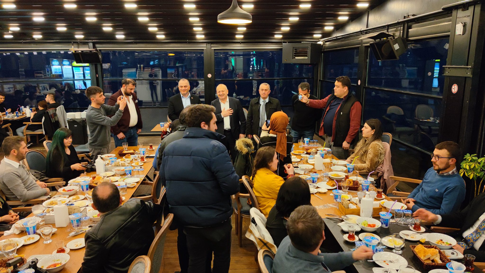 Ünye Belediye Başkanı Hüseyin Tavlı Ünye’de görev yapan basın mensupları