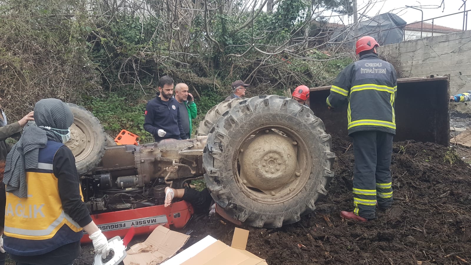 Ünye Kocuklu mahallesinde tarım aracının (traktör) kaza yapması sonucu aracın